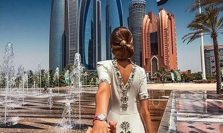 From Dubai to Abu Dhabi Premium City Sightseeing Tour