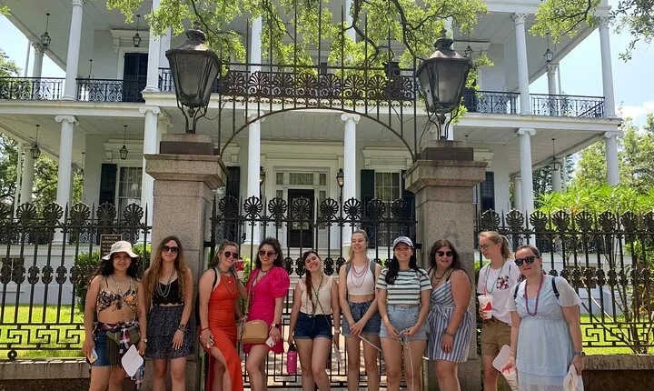 45 minute Highlights of the Garden District