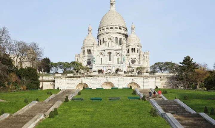 Montmartre Self Guided Walking Tour with an App