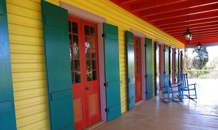 Experience Full-Day Laura Plantation & Pontoon Swamp Tour w/Transportation