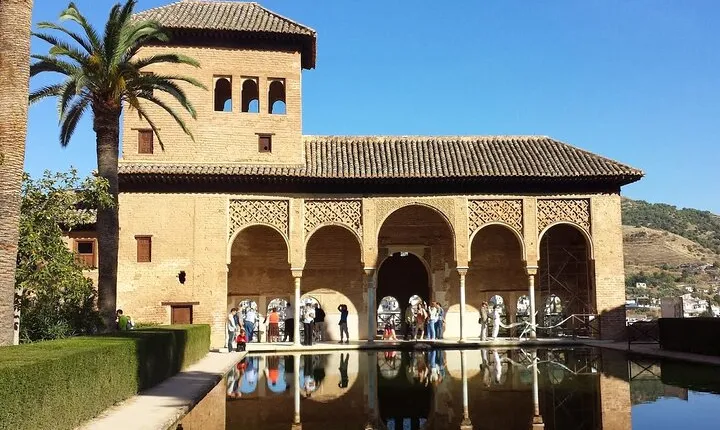 Private Full Day Malaga to Alhambra Tour with Tickets
