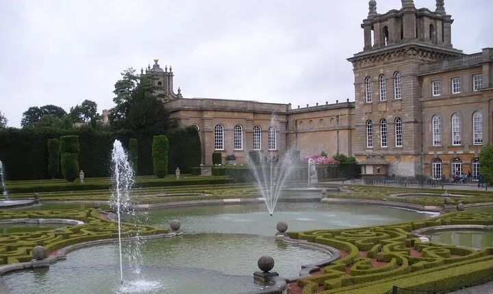 Blenheim Palace and Oxford Private Tour with pass from London