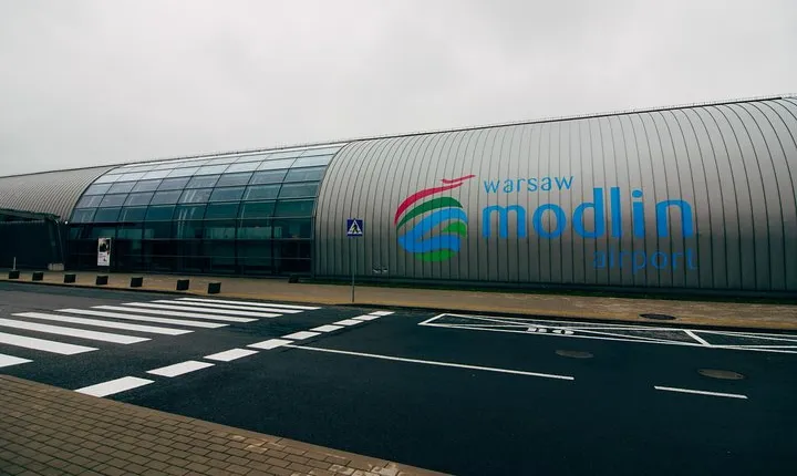 Private Round-Trip transfer from Warszawa-Modlin airport to hotel in Warszawa
