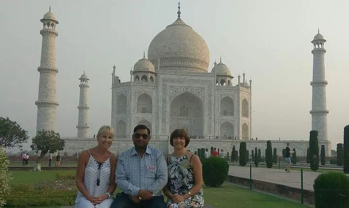 From Delhi : Luxury Taj Mahal Tour By Luxury Car- All Inclusive