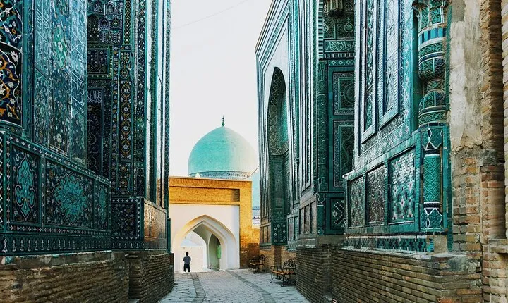 8 Days and 7 Nights Journey through the Silk Road 
