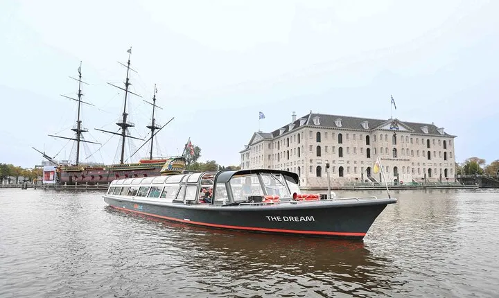 Amsterdam: Traditional Canal Cruise with Bar
