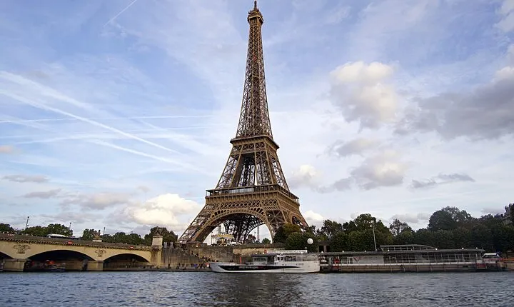 Paris Full Day Tour with Eiffel Tower and Notre Dame