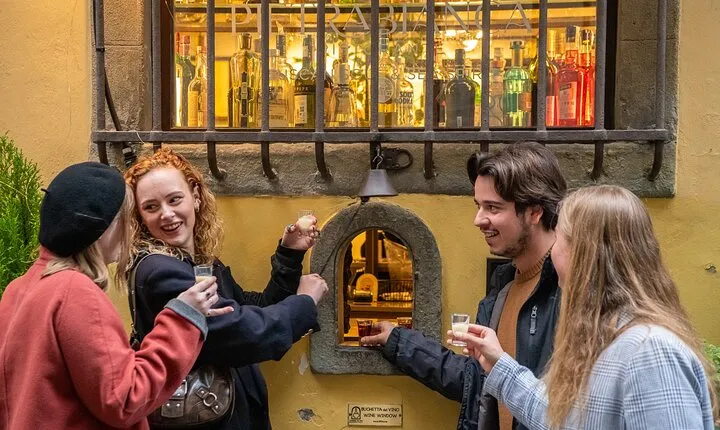Night Out in Florence: Bar Crawl and City Walk
