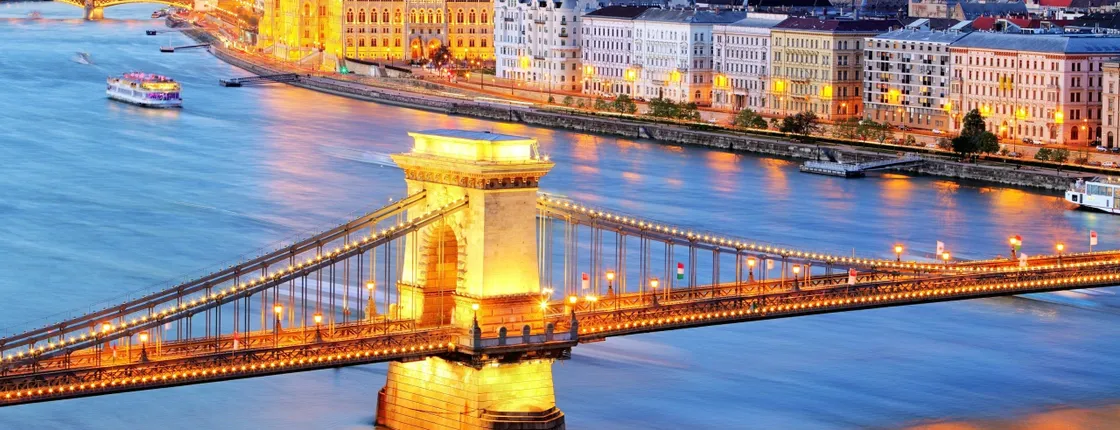 Panoramic cruise with dinner in Budapest