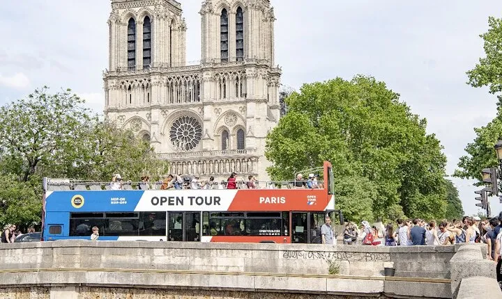 Paris Full Day City Tour on a Bus with Museum Pass Optionals