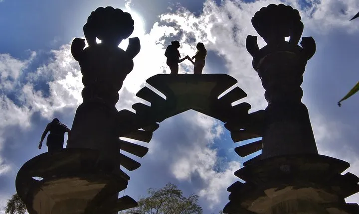 Xilitla Surrealistic Garden and Huahuas Abyss Tour