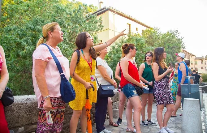 Guided tour Albaicín and Sacromonte