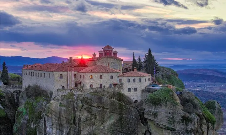 Athens: 3 days 2 nights Meteora with small size tours & hotel