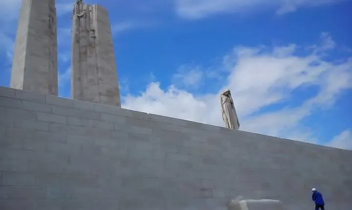 Full Day Canadian WW1 Vimy and Somme Battlefield Tour from Ypres