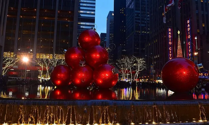 Private Tour: Explore the festivities in Dyker Heights, Brooklyn
