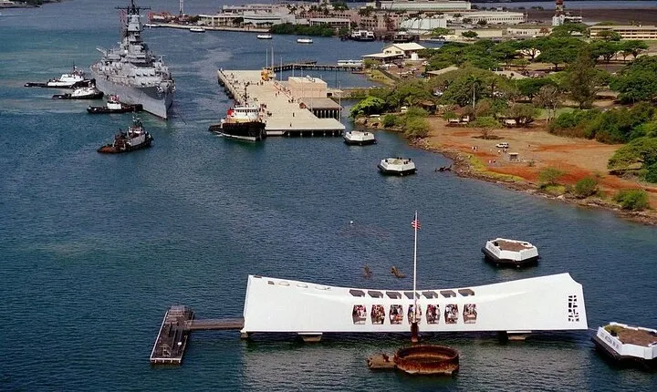 Private Pearl Harbor USS Arizona and USS Missouri