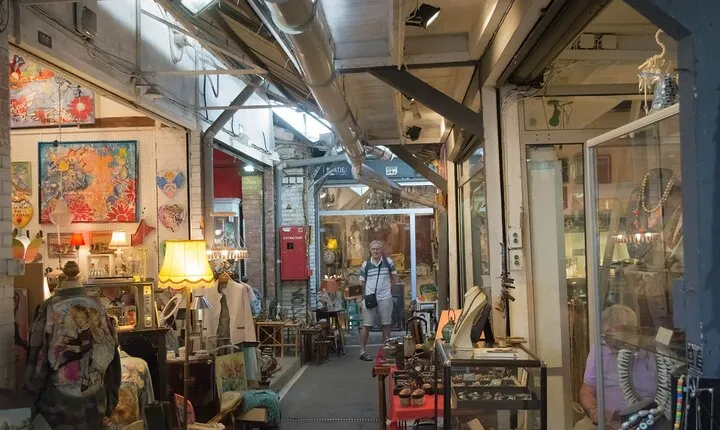 Paris Flea Market Walking Tour: Antiques, Vintage & Fashion