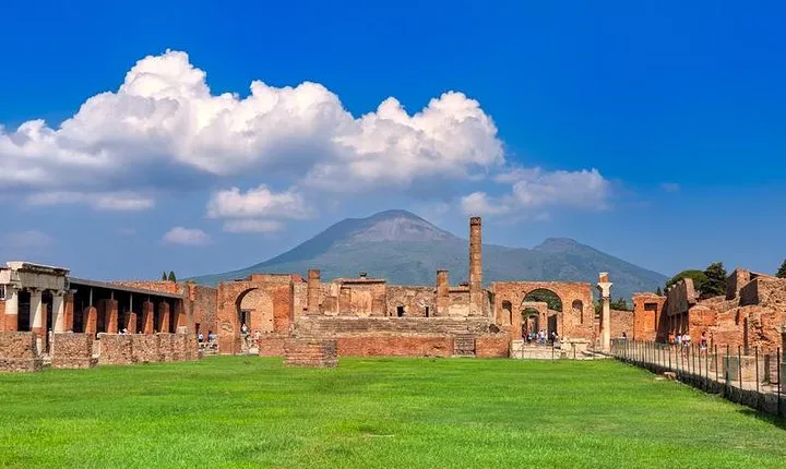Pompeii and Mount Vesuvius SELECT tour