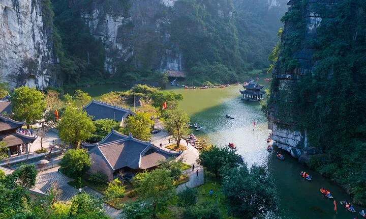 Ninh Binh 1 Day: Hoa Lu & Trang An & Mua Cave 