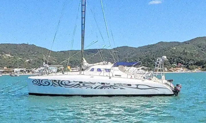 Charter Catamaran / Sailing (6hs to 10 pax) by Zimbros Ecotour
