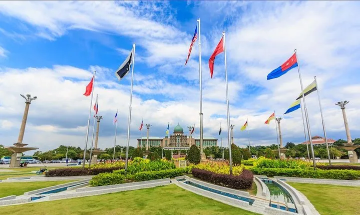 Exploring Putrajaya: A Half-Day Sightseeing Tour