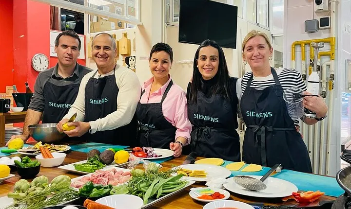 Valencian paella workshop and visit to the Algiros market