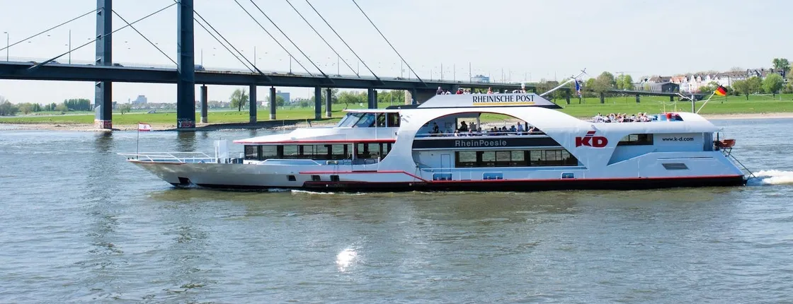 Panorama river boat cruise in Düsseldorf