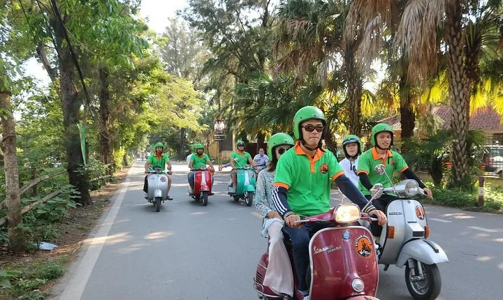 Ho Chi Minh Vespa City Tour 4,5 hours 