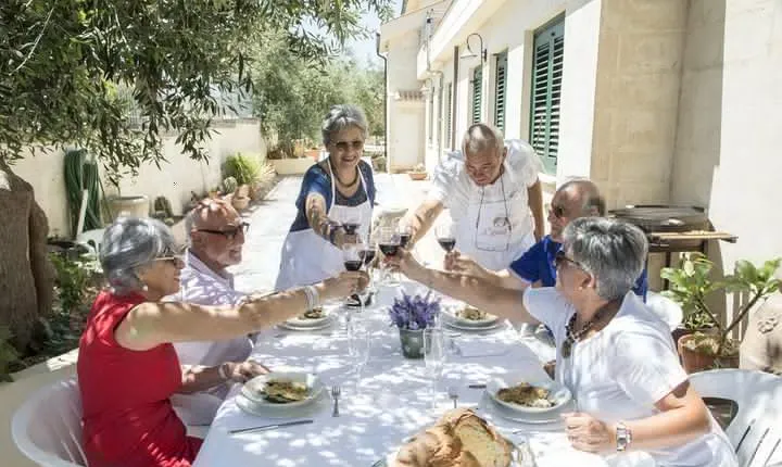 Small Group Veggie Cooking Class with Wine Tasting in Verona