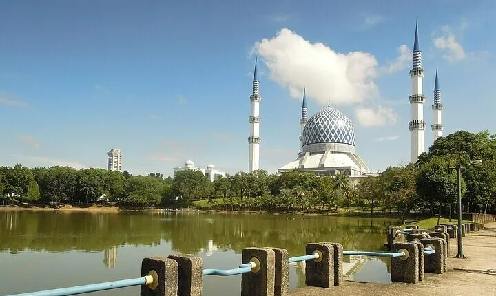 Blue Mosque and Batu Caves Private Tour from Kuala Lumpur