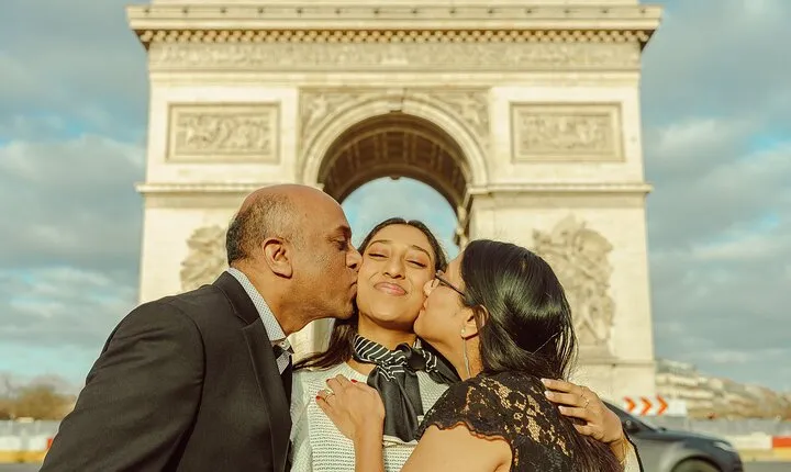 Paris Professional Photoshoot at the Arc de Triomphe