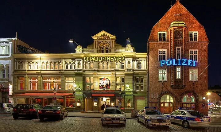 Hamburg Reeperbahn Tour with a Guide