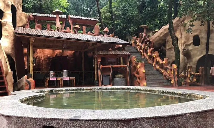 Private Overnight Tour to Tianmen Ditch and Jusoul Post from Guangzhou by Car