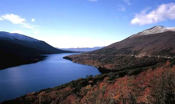 Ushuaia: Escondido and Fagnano Lakes with transfer