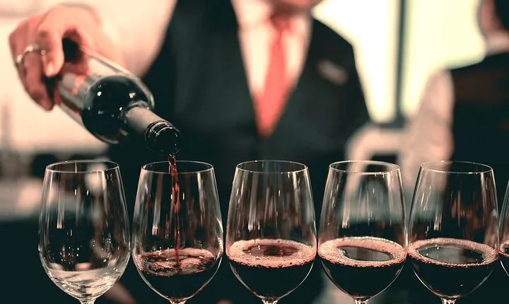 Guided Wine Tour in Old Town Napoli