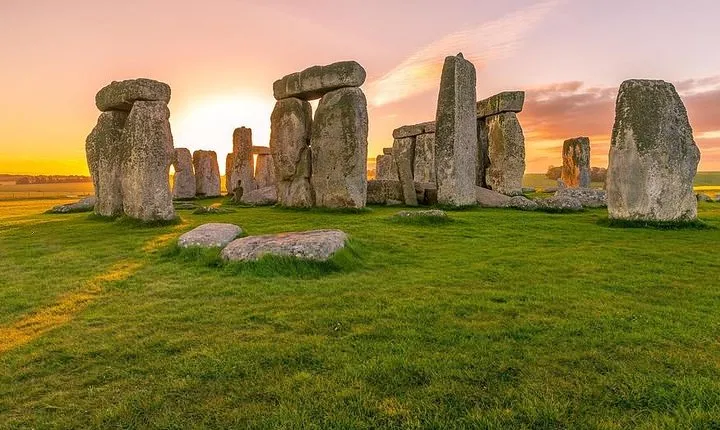 Private Pre Cruise Excursion Transfer London to Southampton Port Via Stonehenge