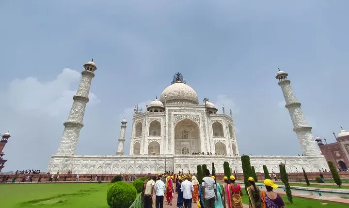 Sunrise Taj Mahal Private Tour from Delhi