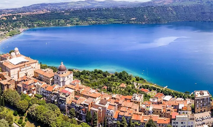 Private round trip from Rome to Castelli Romani and Lakes