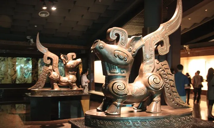 Chengdu Panda Base and Sanxingdui Museum Day Tour