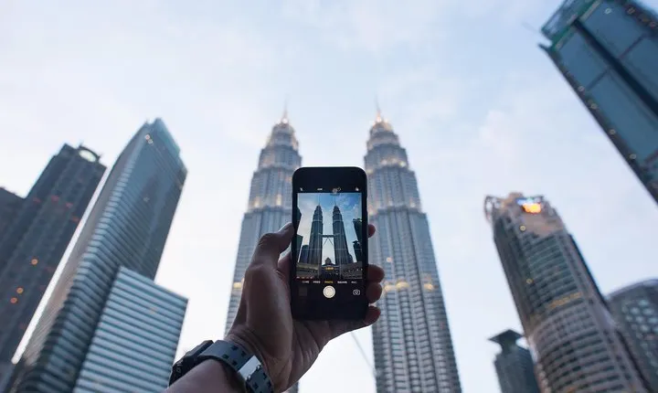 Petronas Twin Towers Skybridge and Kuala Lumpur City Tour