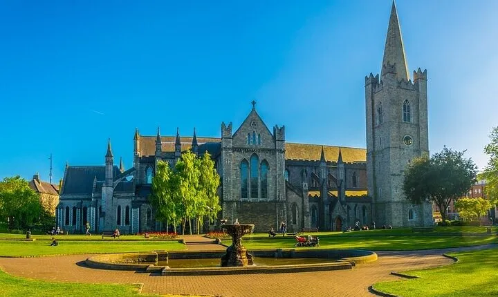 Dublin City Highlights Private Walking Guided Tour