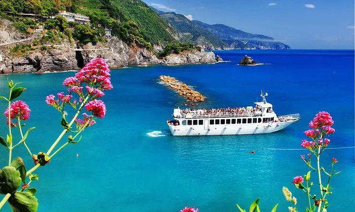 Cinque Terre Small Group Tour from Viareggio-Forte dei Marmi