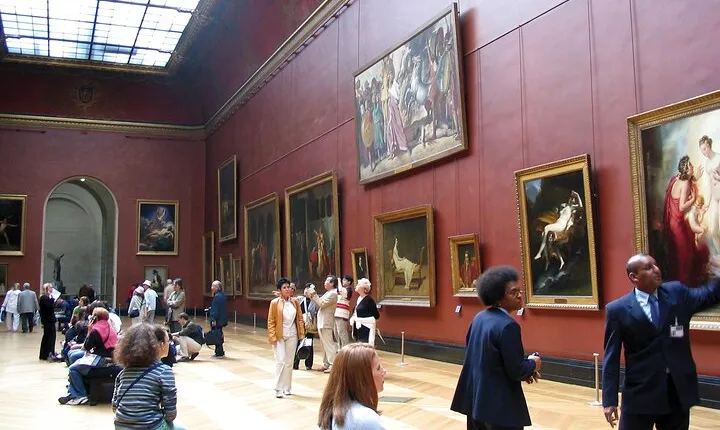 Full Day Paris Tour and Wine Tasting with Louvre and Versailles 