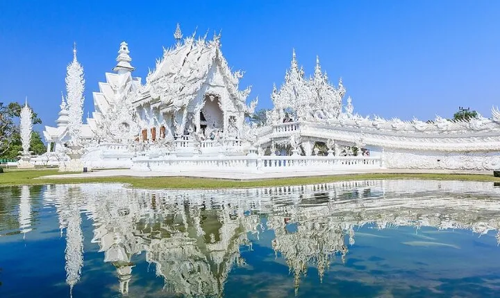 Chiang Rai Wonders: White, Blue & Red Temples and Hot Spring