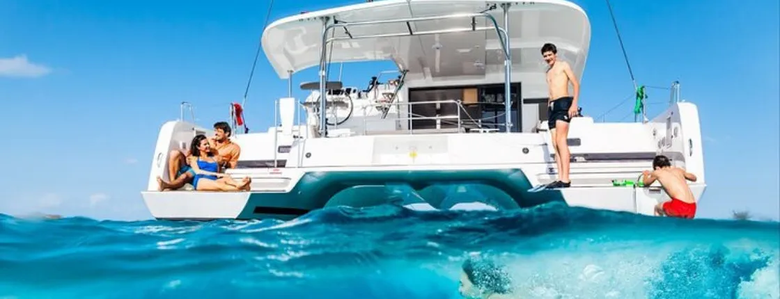 Half-Day Mykonos, Delos and Rhenia Catamaran Cruise with Lunch