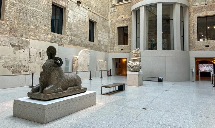 Berlin Neues Museum's Treasures with Nefertiti Bust Private Tour