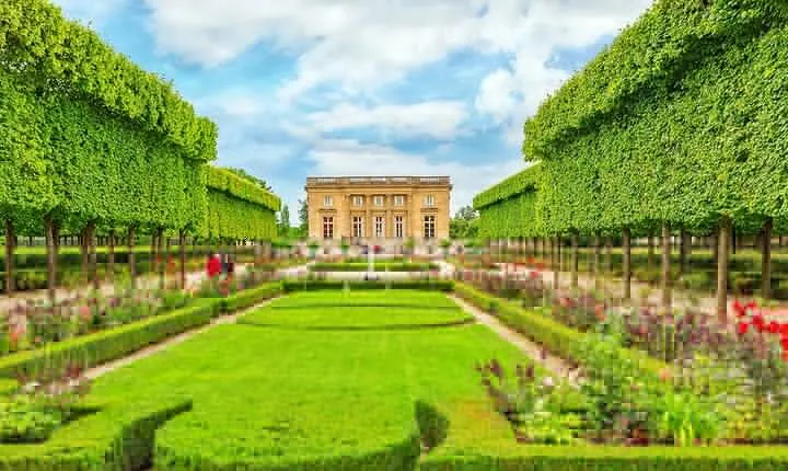 4-Hour Private Tour. Marie Antoinette's Trianon & Hamlet