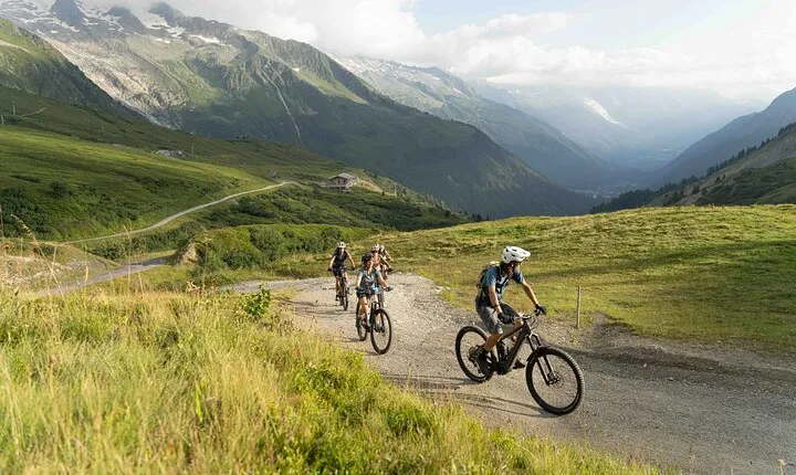 Discovery of a secret mountain pasture by electric mountain bike in Chamonix