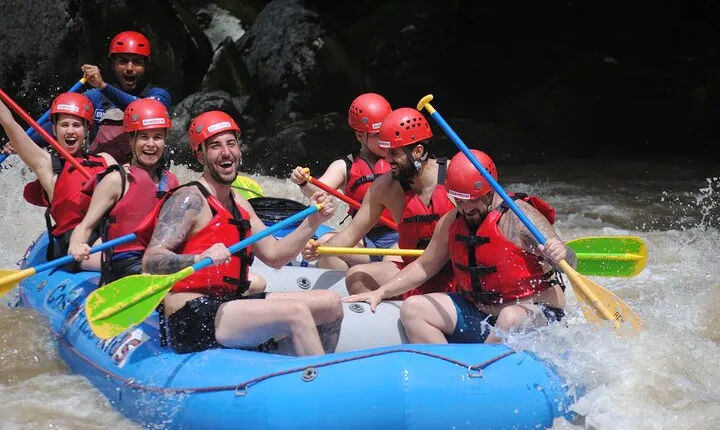 Rafting Pacuare River Level II, III and IV Best Activity Costa Rica