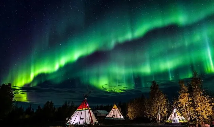 4D3N Aurora Package Including 3-Nights stay Chateau or Explorer
